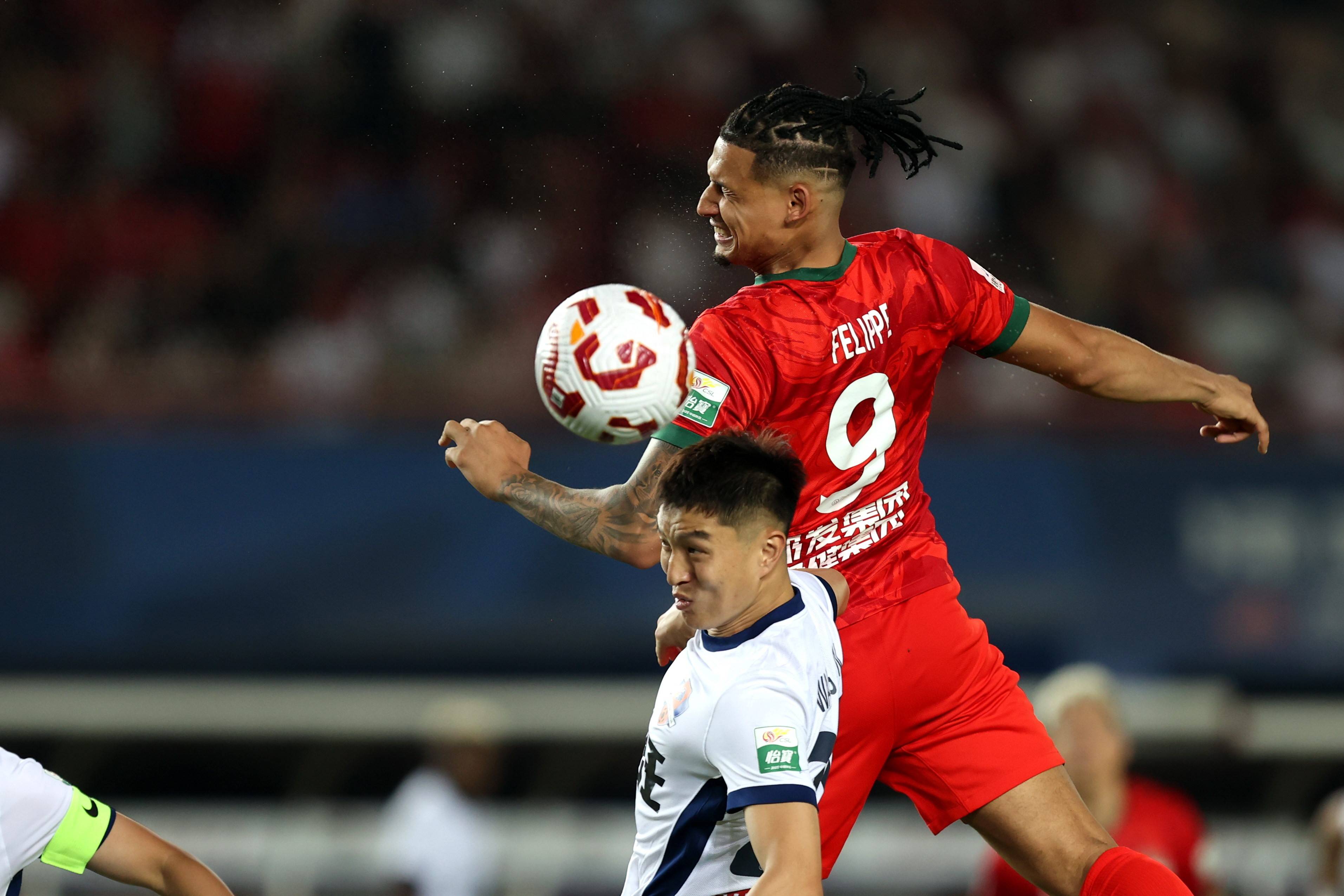  中超国际比赛日走向成谜，深圳男篮战术微调，气氛紧张，轮换策略成焦点