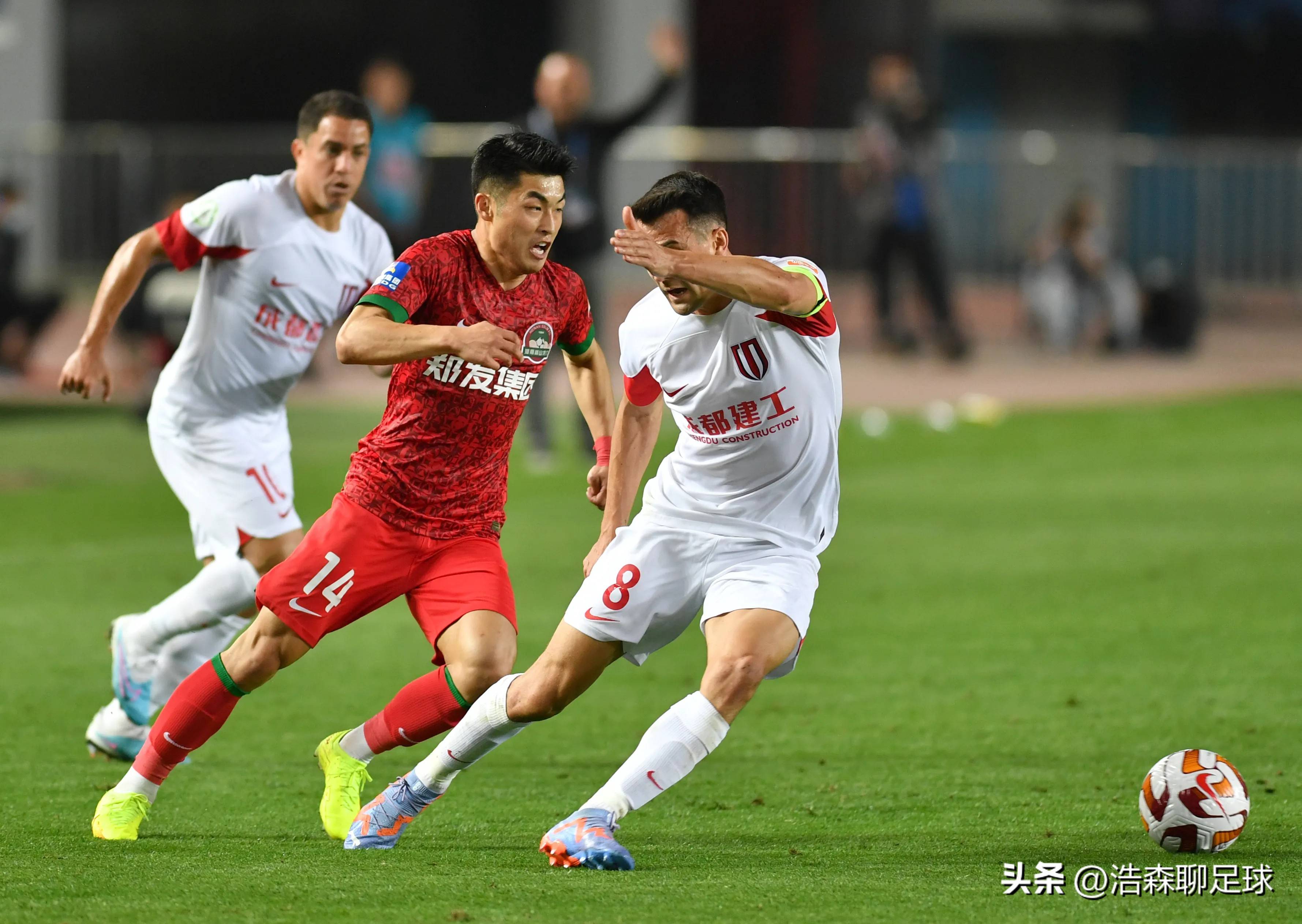  中超国际比赛日走向成谜，深圳男篮战术微调，气氛紧张，轮换策略成焦点