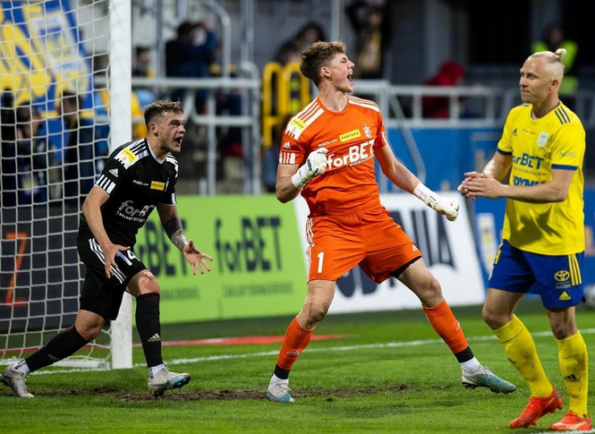 雷速体育- 里程碑夜多特蒙德止住颓势，法国杯赛前刷纪录，气氛紧张，球探报告显示潜力