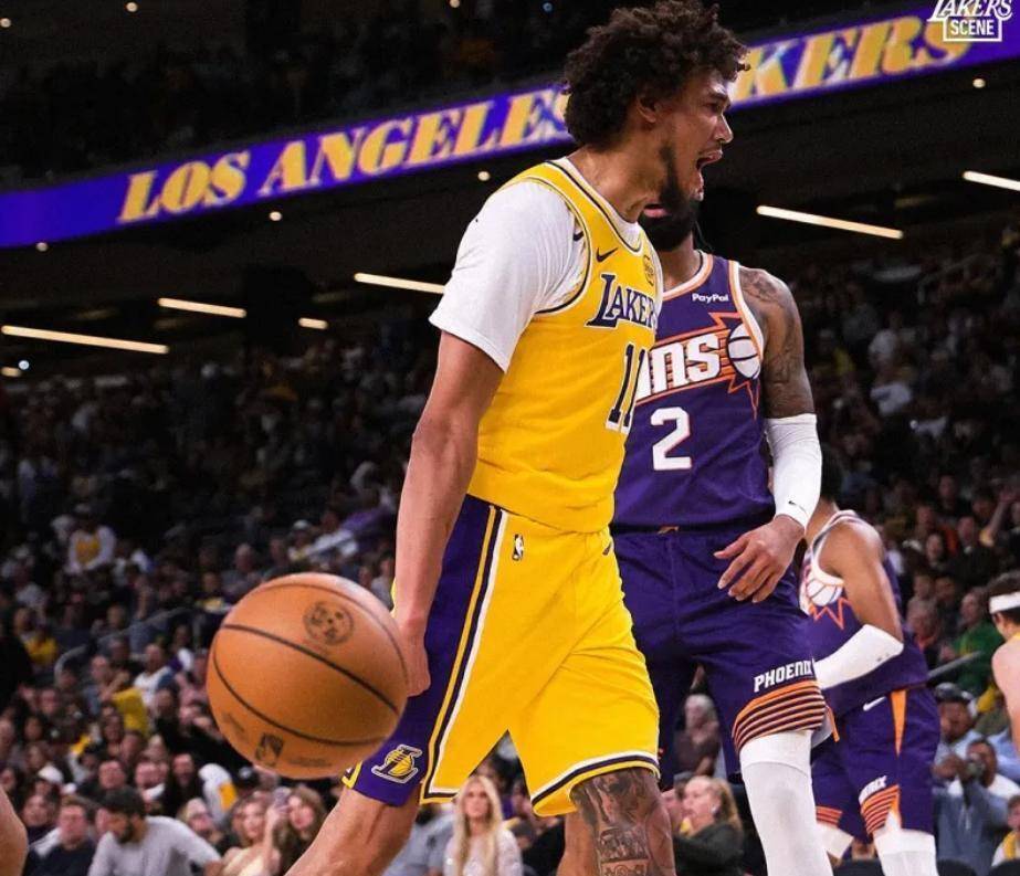 雷速体育-包含詹姆斯在湖人比赛中出色防守，逆转引发热议！的词条