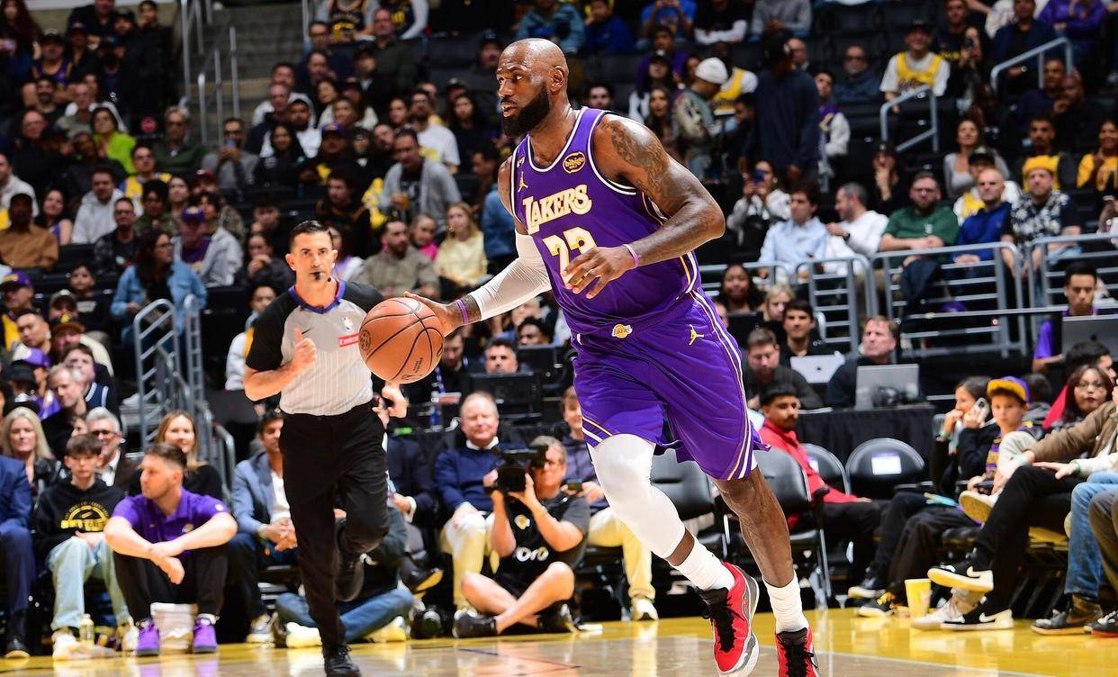 詹姆斯连续十二场比赛得分超过败北,日本队挑战极限!的简单介绍 詹姆斯连续十二场比赛得分超过败北,日本队挑战极限!的简单介绍